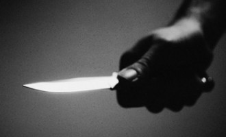 Tentato omicidio, un uomo accoltella la moglie
