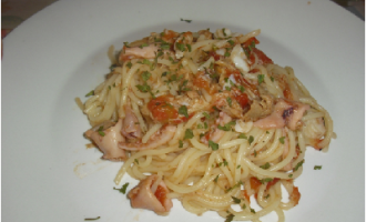 …Le Delizie del Palato: spaghettoni con calamari, triglie e tonno