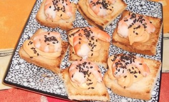 “…le delizie del PaLato”: Tartine con salmone e mazzancolle