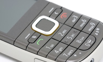 Tim e Vodafone: dal 21 luglio gli avvisi via sms saranno a pagamento