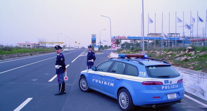 Autostrada Palermo-Catania: suora in corsia emergenza, ritiro patente