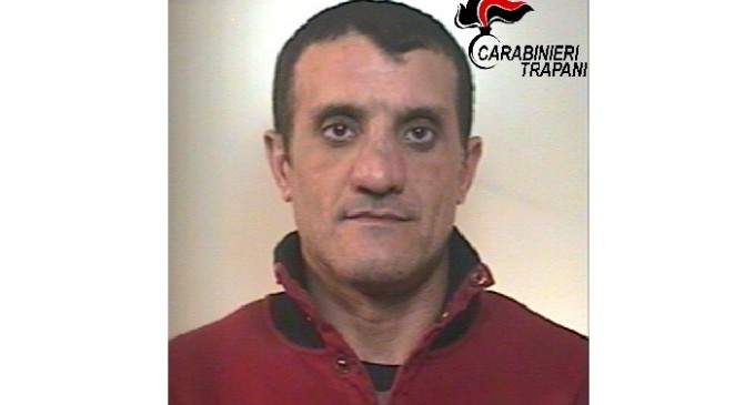 Arrestato dai Carabinieri di Castellammare del Golfo: nascondeva armi e droga