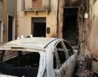 Salemi, un’auto in fiamme poi il panico. Vigile del fuoco trae in salvo tre bambini