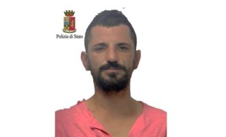 Castelvetrano: arrestato dalla Polizia statale, aggredisce gli agenti per fuggire