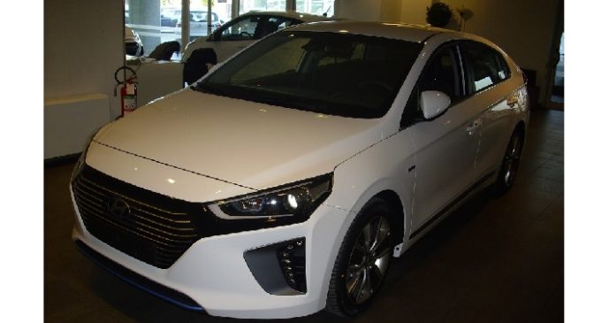 La Hyundai presenta la sua prima ibrida: la Ioniq