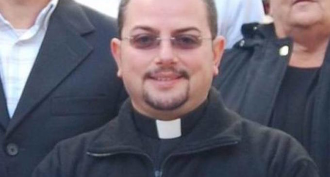Vito Caradonna non è più un prete. A deciderlo la Santa Sede