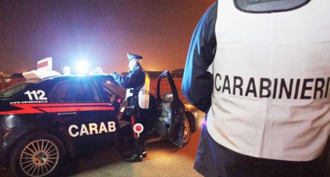 Folle notte a Castellammare: Pensionato si barrica in casa e spara contro tutti. Stanotte il suicidio