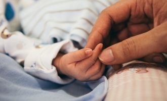 Assegno di maternità 2018 erogato dal Comune: ecco requisiti e come richiederlo
