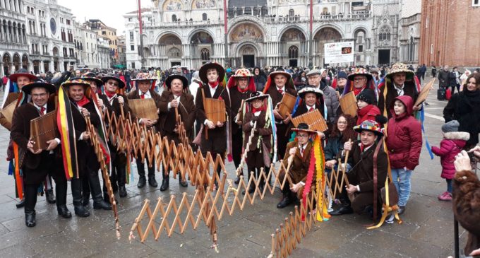 [FOTO] I Giardinieri di Salemi al Carnevale di Venezia Venuti: “Maschera simbolo che merita notorietà”