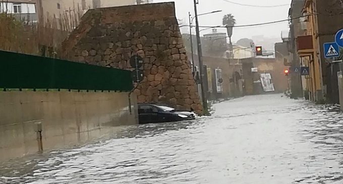 [FOTO/VIDEO] Pioggia incessante e violenta: si registrano i primi danni in provincia