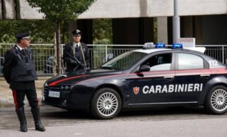 Si muove a piedi in maniera sospetta, arrestato dai Carabinieri per possesso di cocaina