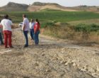 Una strada “fantasma”, a rischio i mezzi e il raccolto degli Agricoltori. Il M5s Salemi: “Occorrono interventi urgenti”