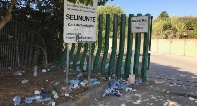 Parco Archeologico di Selinunte invaso dalla spazzatura dopo il concerto di Martin Garrix